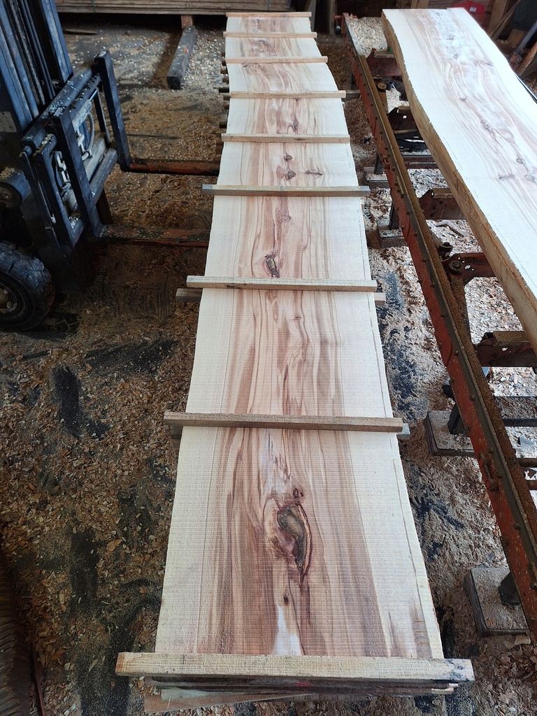 Plateau Hêtre 28 x 510-550 x 4120 mm de la boule 1689 - 6