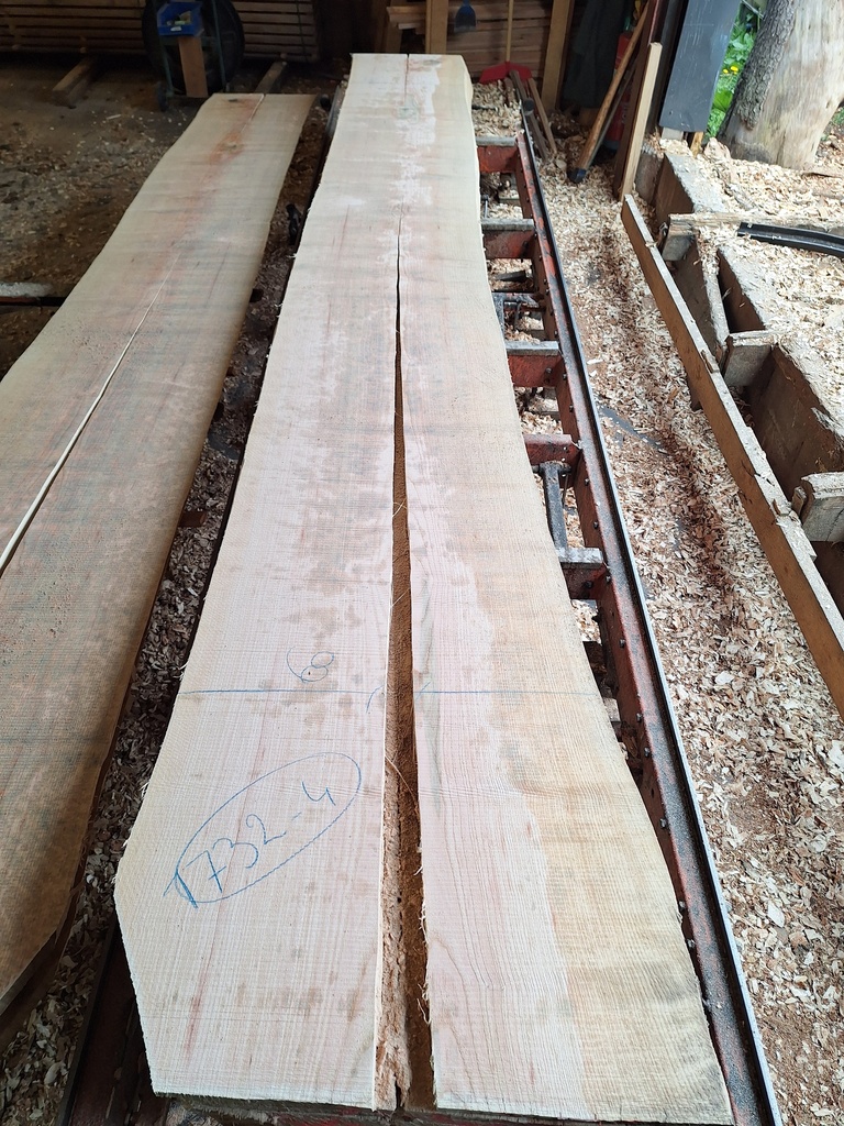 Plateau Frêne 28 x 500-600 x 4150 mm de la boule 1732 - 4