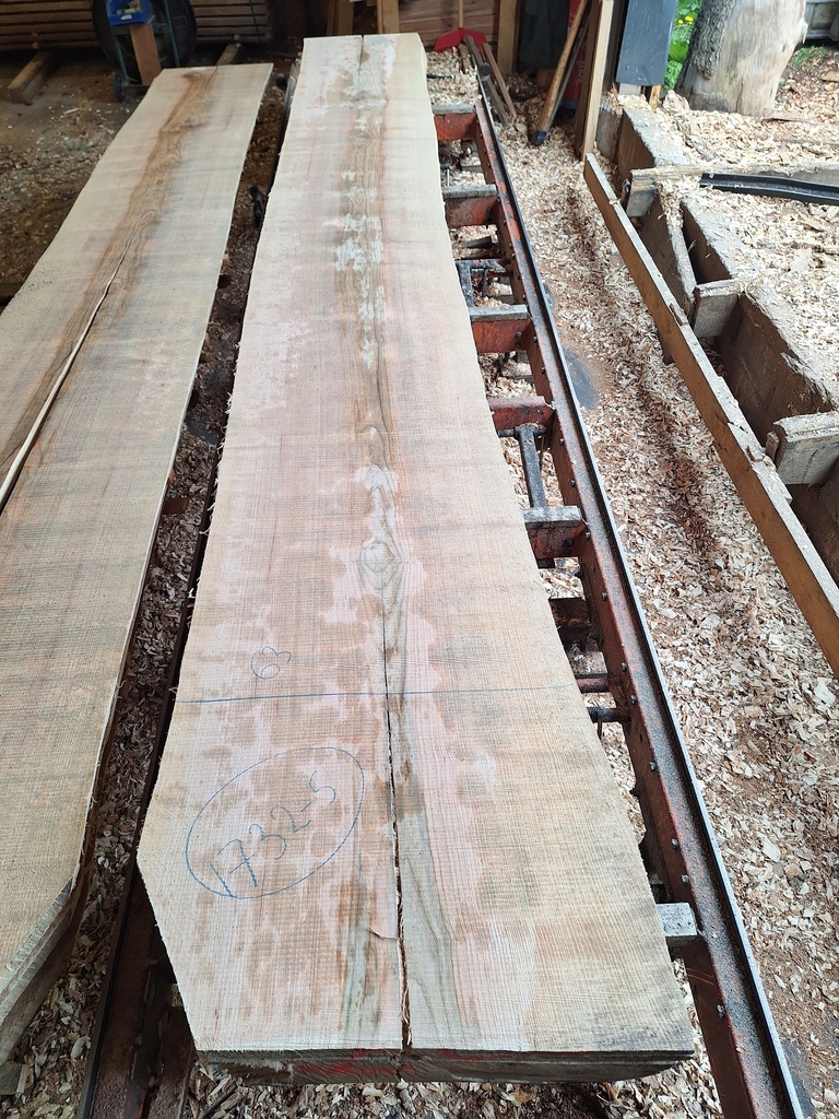 Plateau Frêne 28 x 530-630 x 4150 mm de la boule 1732 - 5