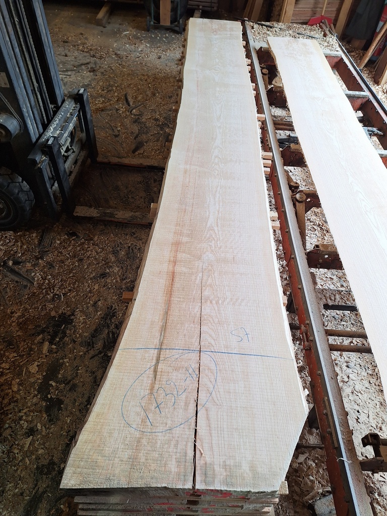 Plateau Frêne 28 x 480-570 x 4150 mm de la boule 1732 - 11