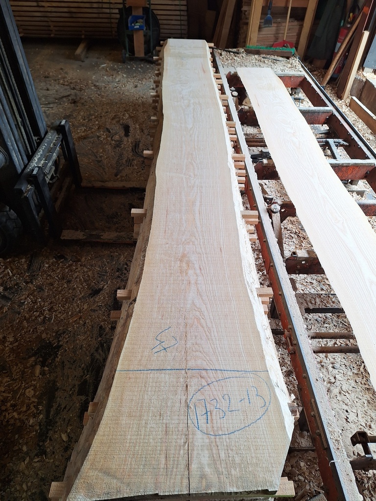 Plateau Frêne 28 x 420-470 x 4150 mm de la boule 1732 - 13