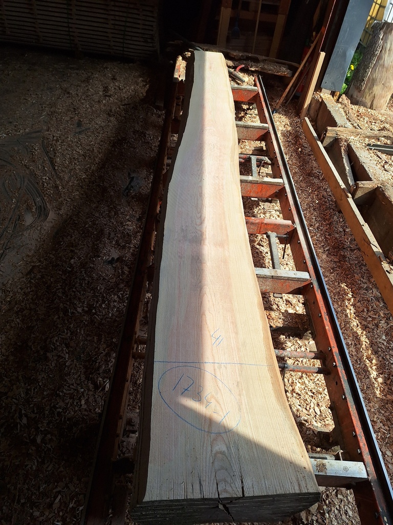 Plateau Frêne 28 x 270-510 x 4080 mm de la boule 1734 - 1