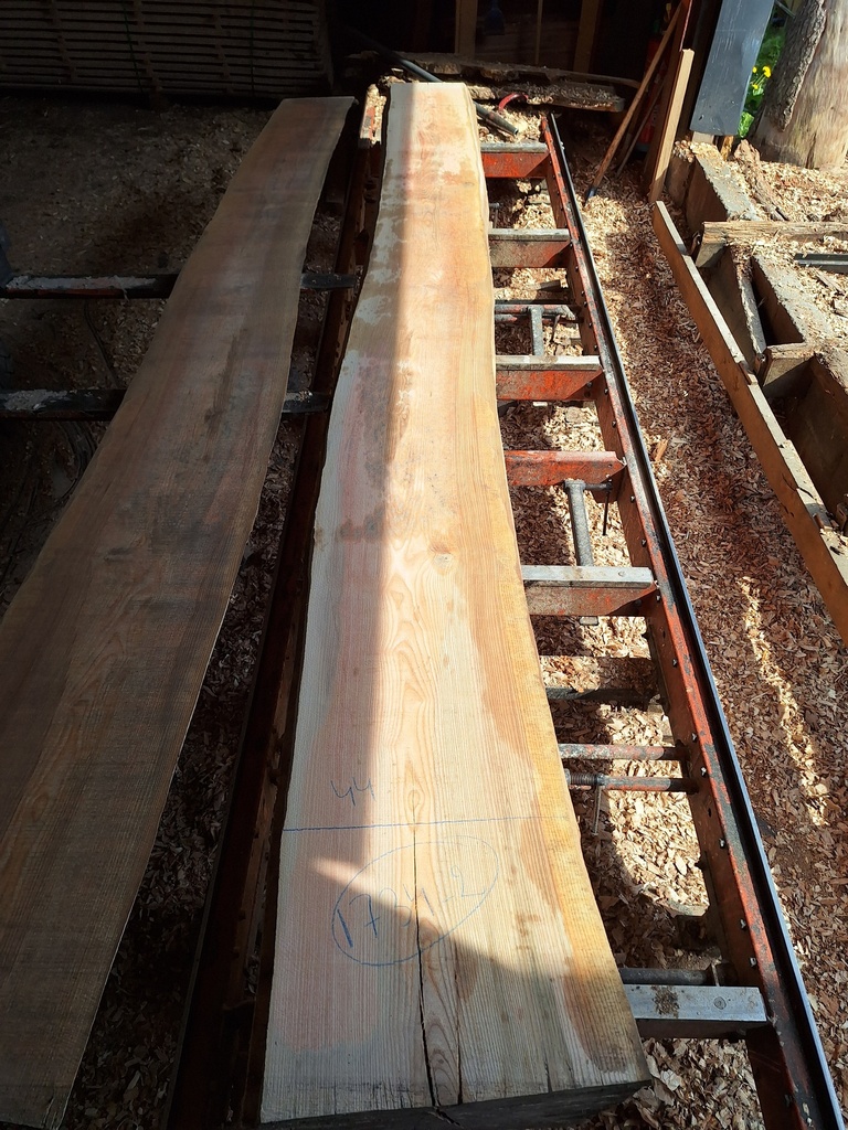 Plateau Frêne 28 x 340-440 x 4080 mm de la boule 1734 - 2