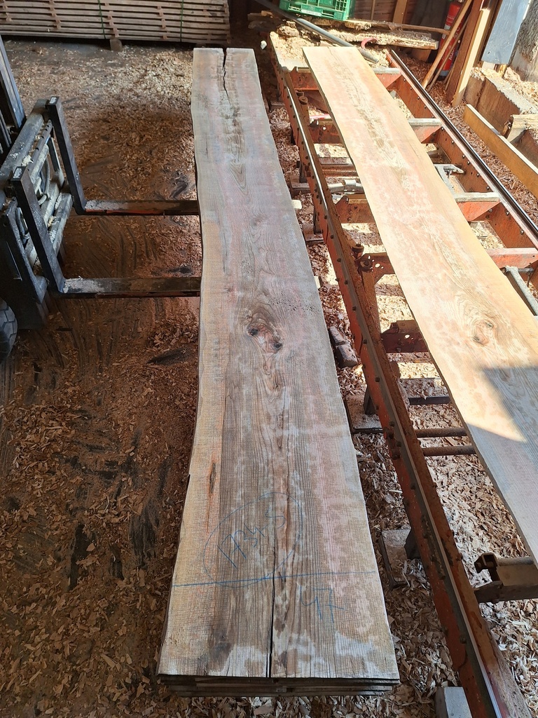 Plateau Frêne 28 x 420-470 x 4080 mm de la boule 1734 - 5