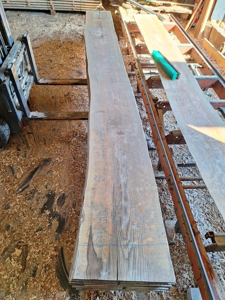 Plateau Frêne 28 x 420-450 x 4080 mm de la boule 1734 - 6