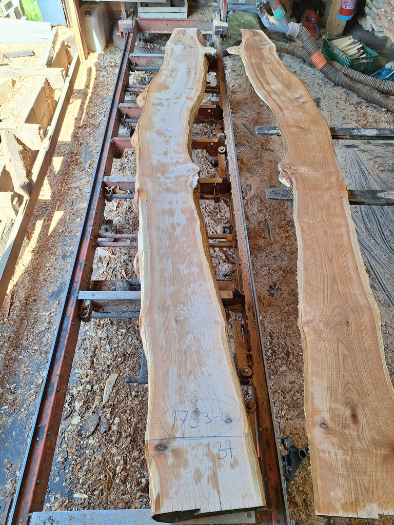 Plateau Merisier 28 x 320-370 x 2700 mm de la boule 1753 - 2