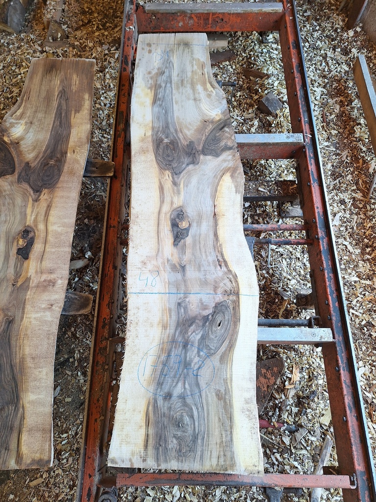 Plateau Noyer 43 x 340-480 x 1900 mm de la boule 1759 - 2