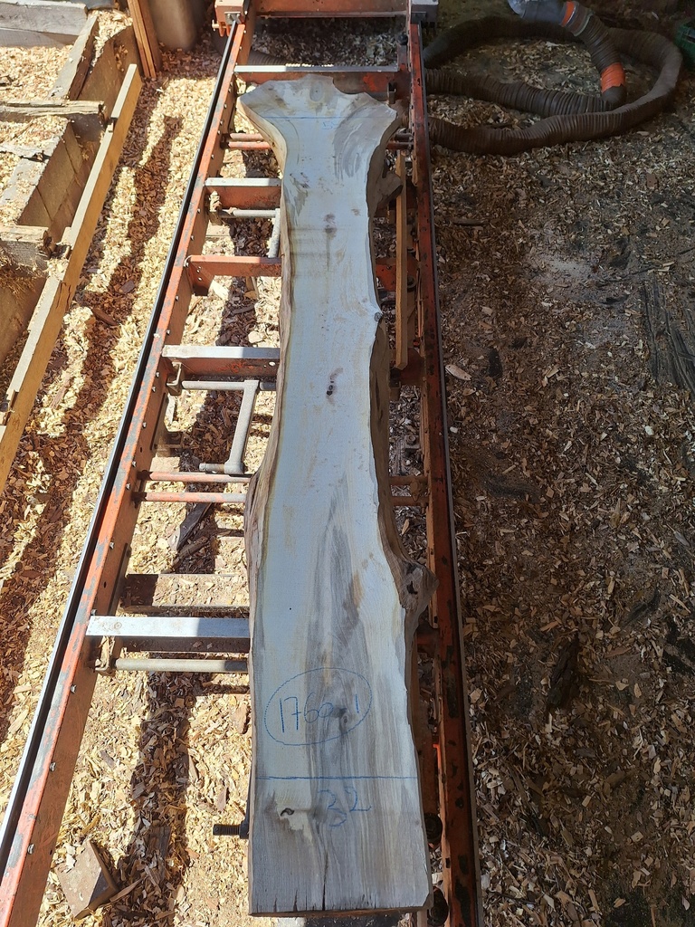 Plateau Noyer 43 x 320-550 x 3000 mm de la boule 1760 - 1