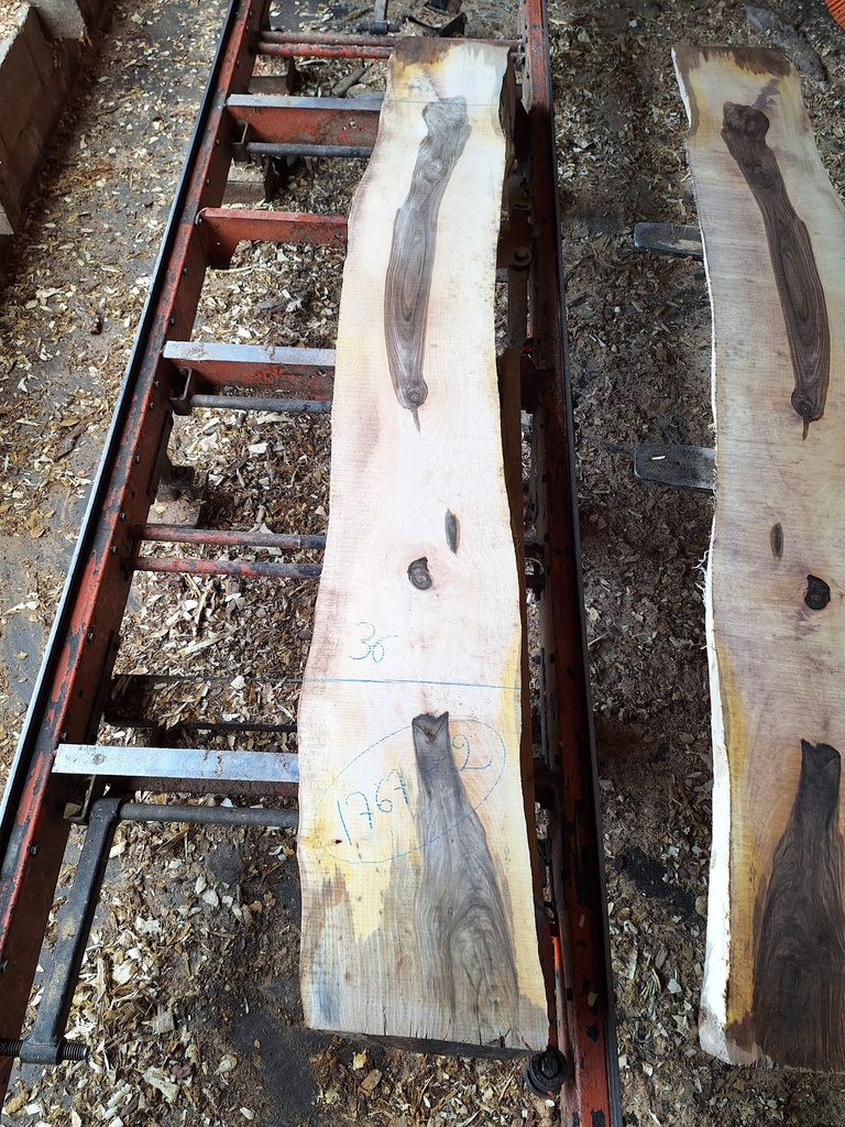 Plateau Noyer 43 x 300-360 x 2450 mm de la boule 1767 - 2