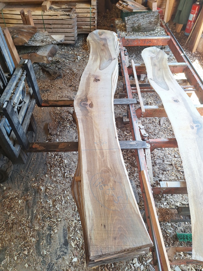 Plateau Noyer 43 x 280-360 x 3000 mm de la boule 1768 - 5