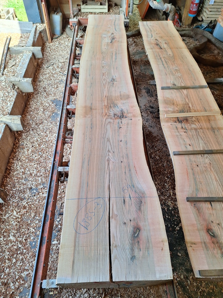 Plateau Frêne 63 x 610-690 x 4130 mm de la boule 1885 - 3