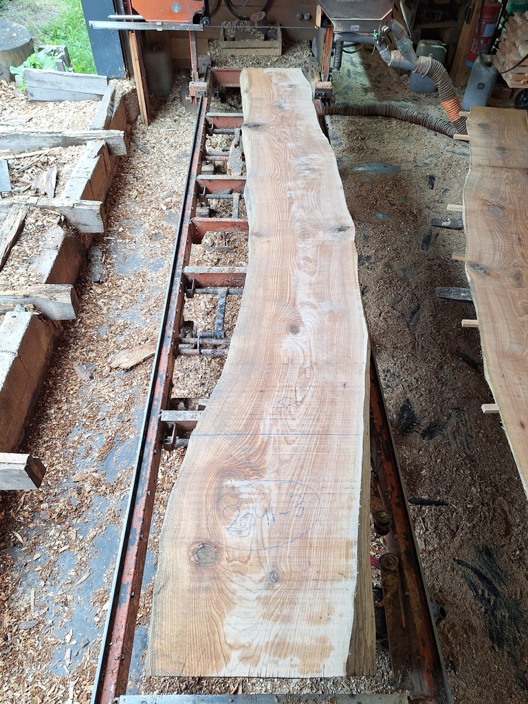 Plateau Chêne Rouge 43 x 450-560 x 3930 mm de la boule 2041 - 3