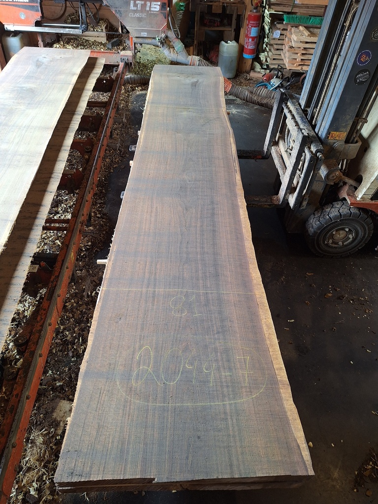 Plateau Noyer 63 x 730-810 x 4080 mm de la boule 2044 - 7