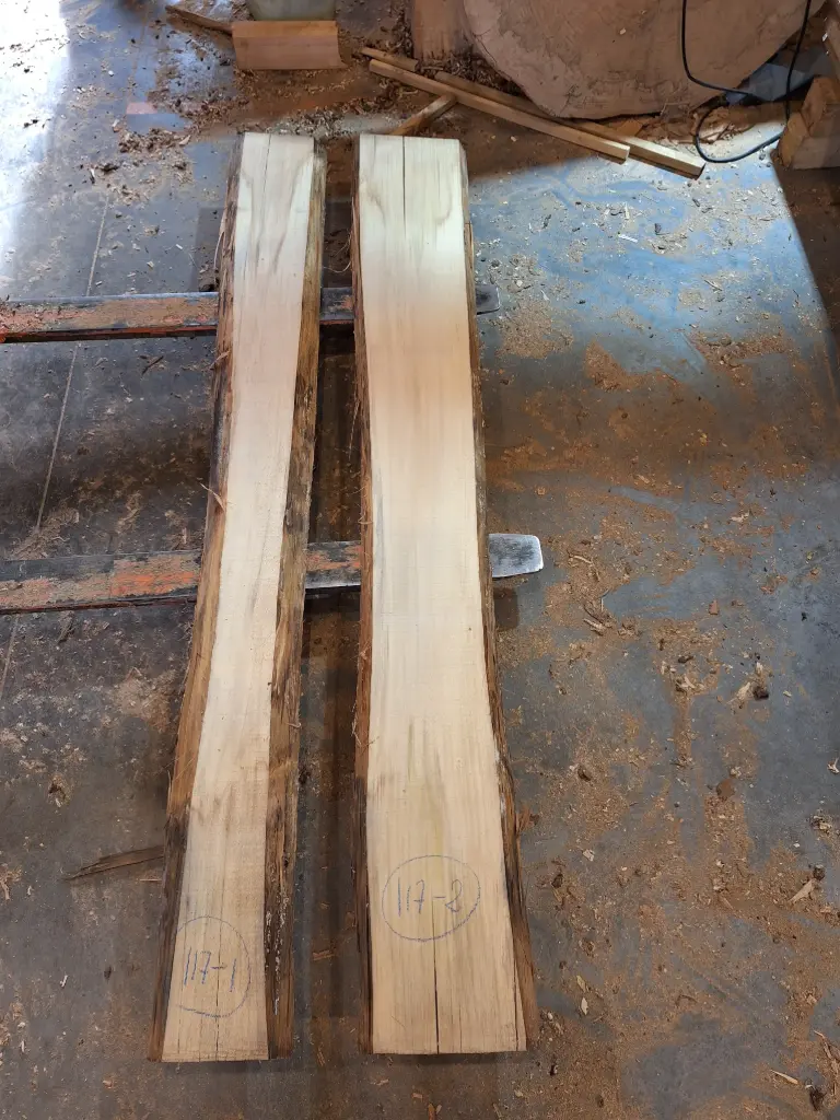 Plateau Tilleul 38 x 200-250 x 1990 mm de la boule 117 - 2