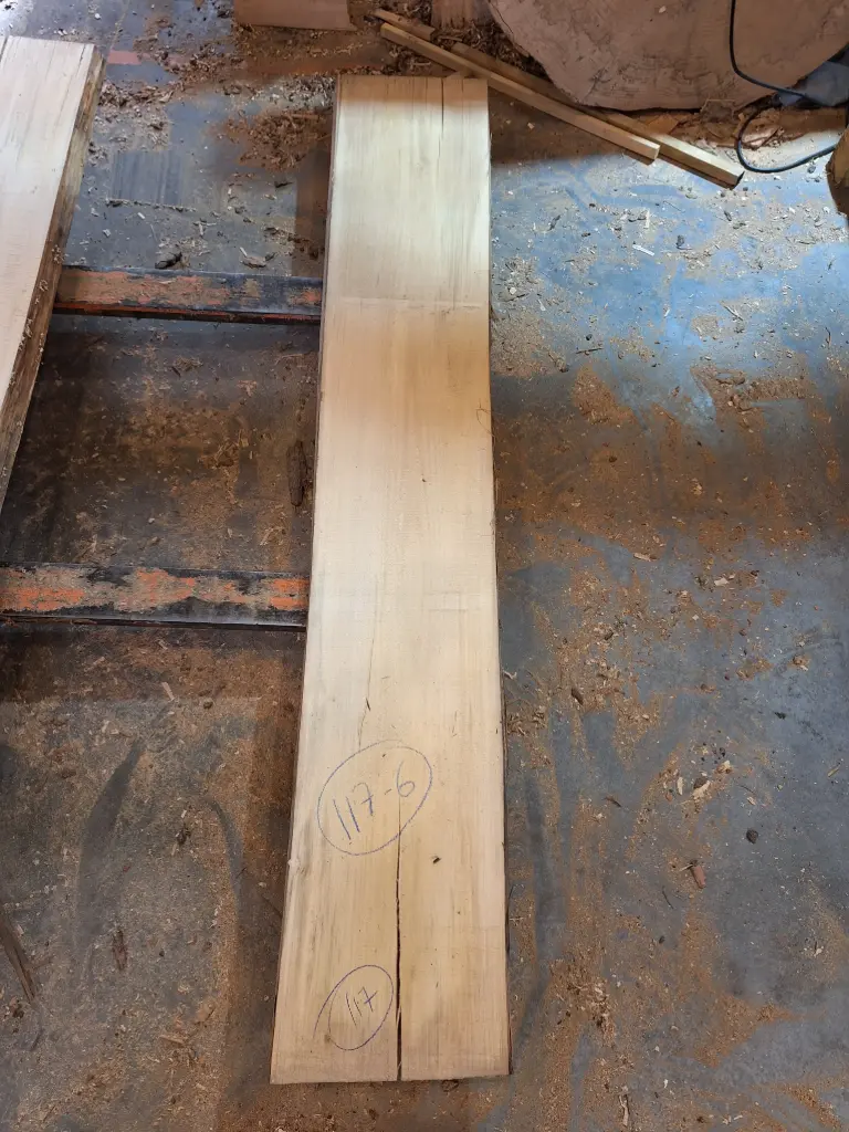 Plateau Tilleul 38 x 310-330 x 1990 mm de la boule 117 - 6