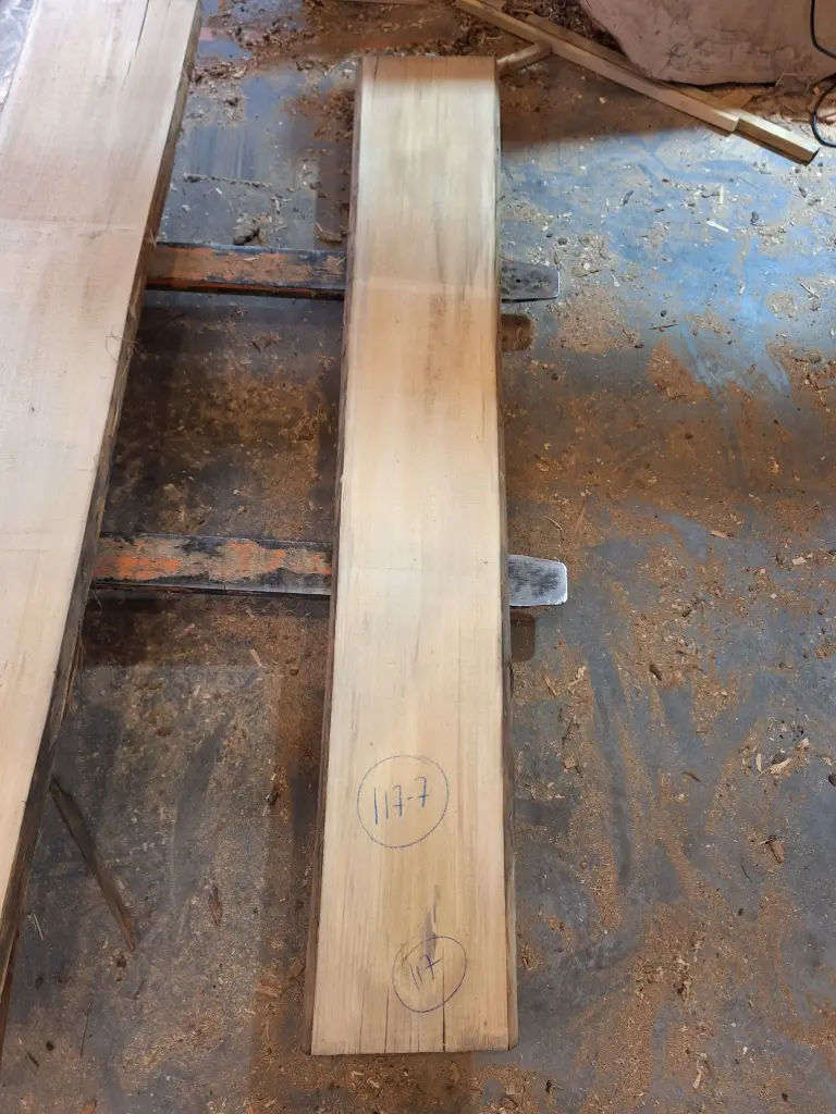 Plateau Tilleul 38 x 260-290 x 1990 mm de la boule 117 - 7