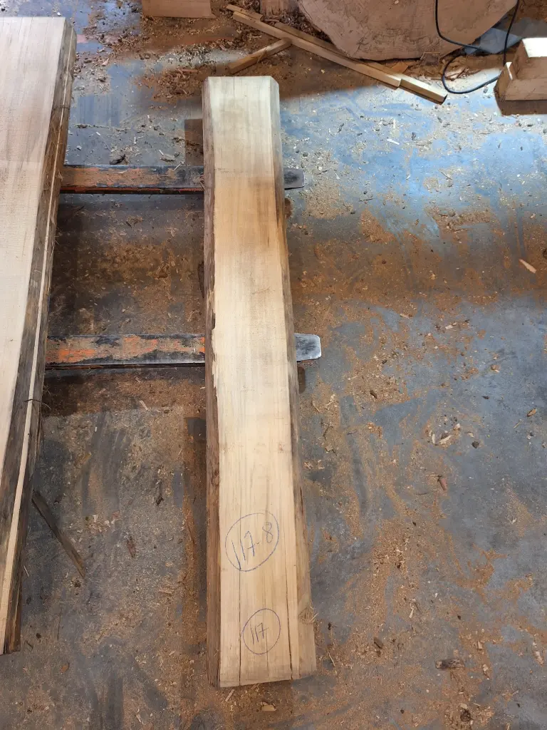 Plateau Tilleul 38 x 190-210 x 1990 mm de la boule 117 - 8