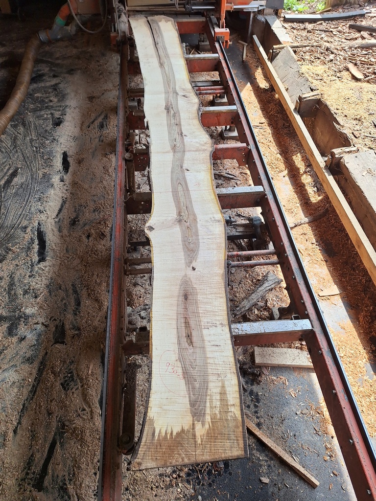 Plateau Noyer 28 x 340-370 x 4000 mm de la boule 930 - 5