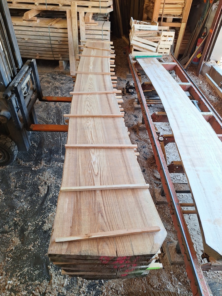 Plateau Frêne 38 x 430-590 x 3820 mm de la boule 934 - 6