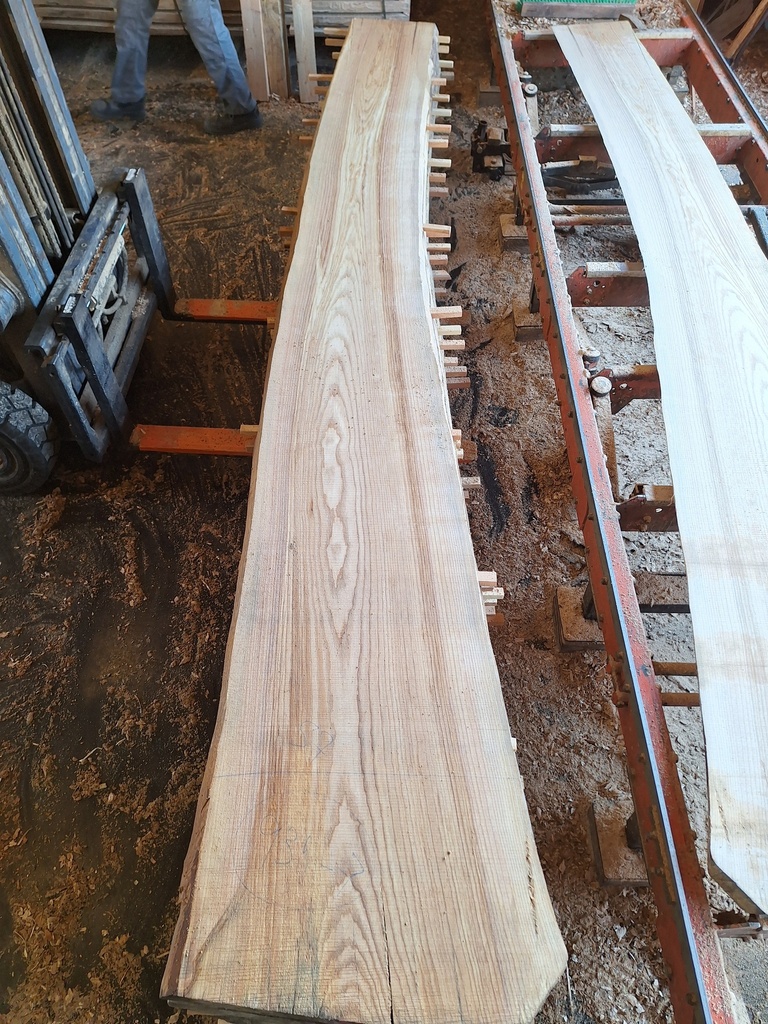 Plateau Frêne 38 x 390-540 x 3820 mm de la boule 934 - 7