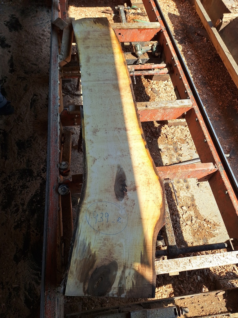 Plateau Noyer 28 x 270-320 x 2050 mm de la boule 939 - 8