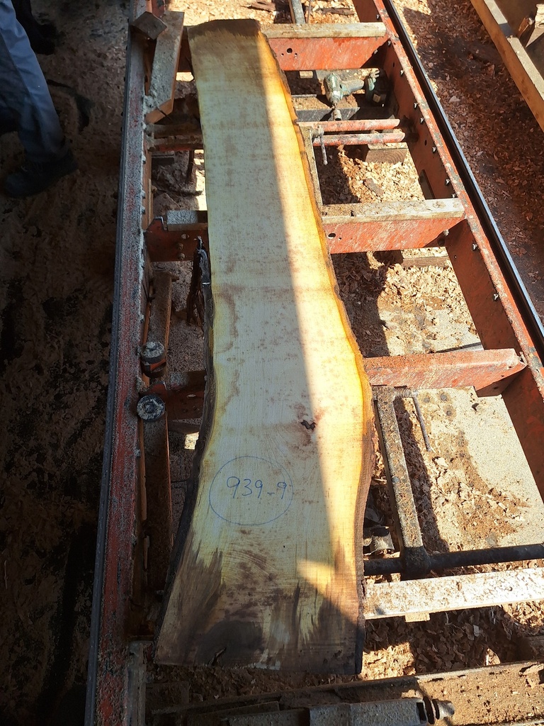 Plateau Noyer 28 x 210-270 x 2050 mm de la boule 939 - 9