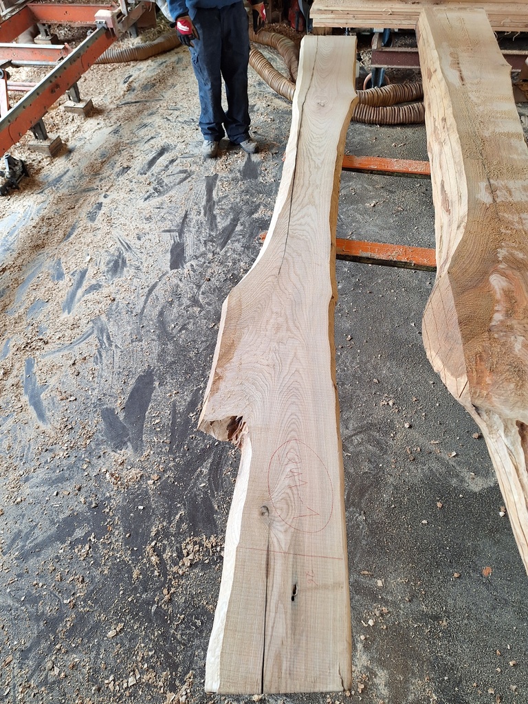 Plateau Frêne 28 x 190-340 x 3850 mm de la boule 941 - 1