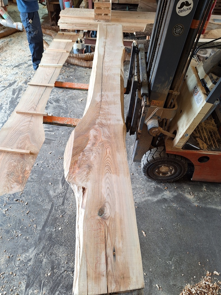 Plateau Frêne 28 x 280-380 x 3850 mm de la boule 941 - 2