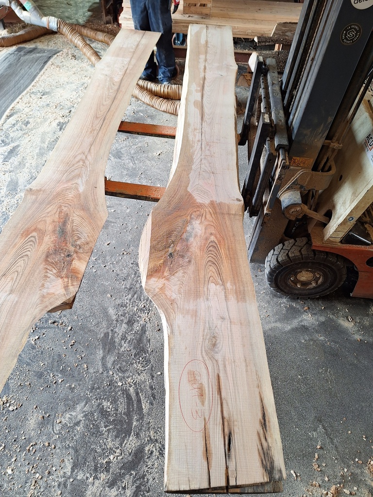 Plateau Frêne 28 x 330-400 x 3850 mm de la boule 941 - 3