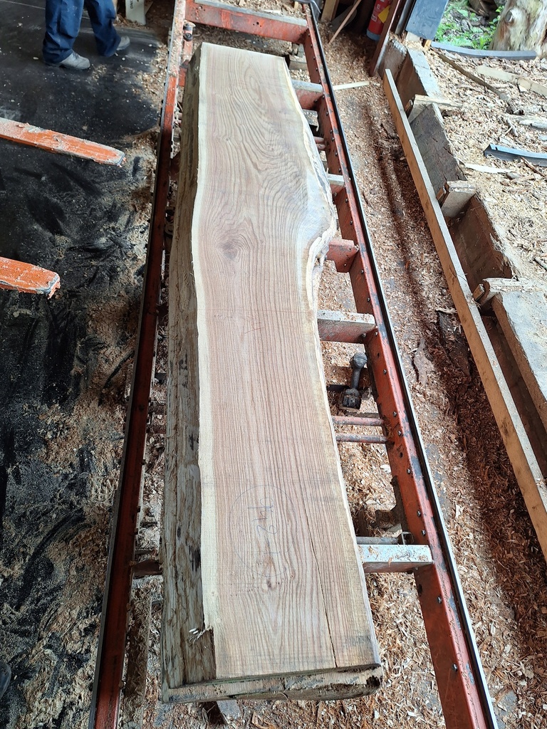 Plateau Chêne Rouge 53 x 340-400 x 2590 mm de la boule 942 - 1