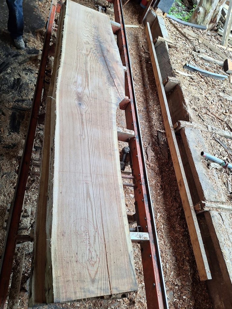 Plateau Chêne Rouge 53 x 420-560 x 2590 mm de la boule 942 - 2