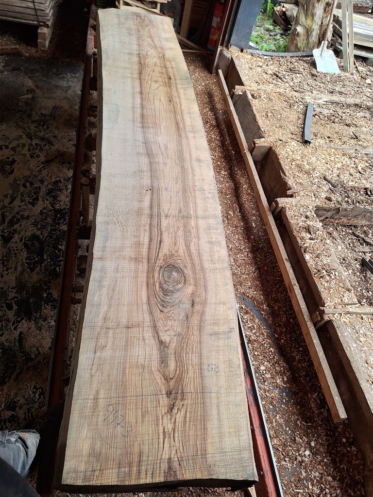 Plateau Frêne 43 x 670-710 x 3960 mm de la boule 947 - 3