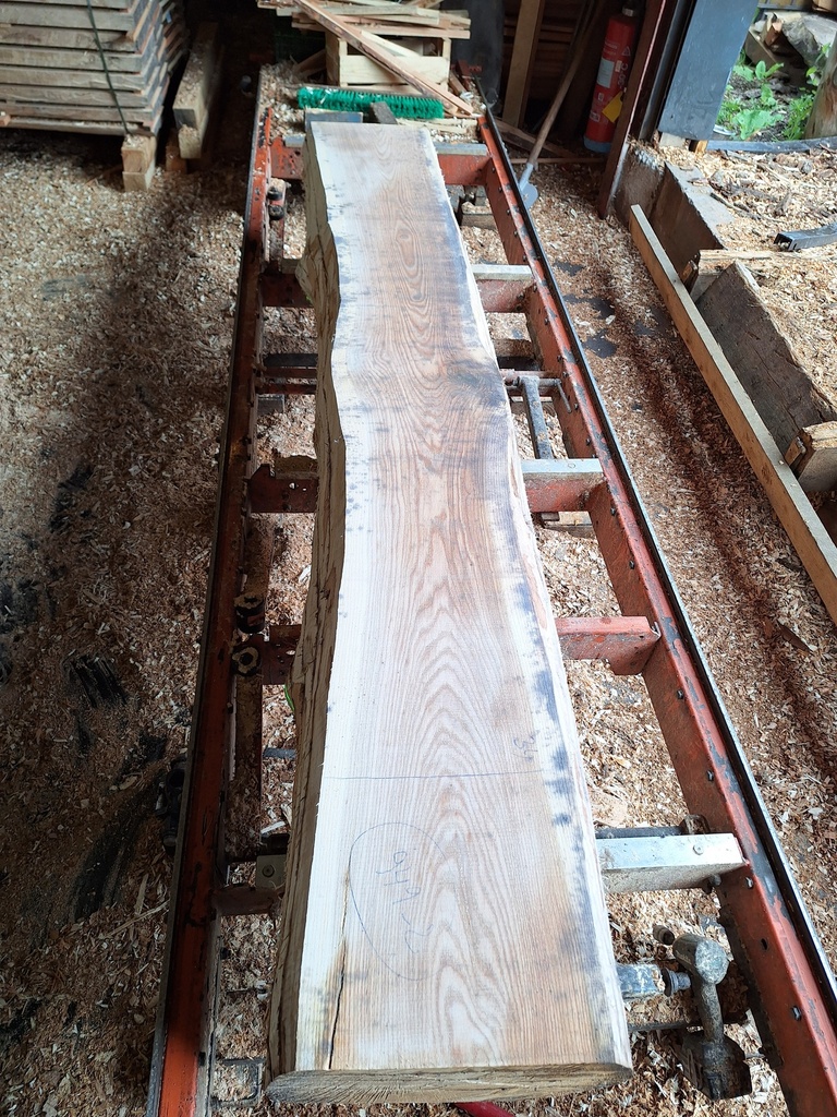 Plateau Chêne Rouge 43 x 310-340 x 2600 mm de la boule 949 - 2