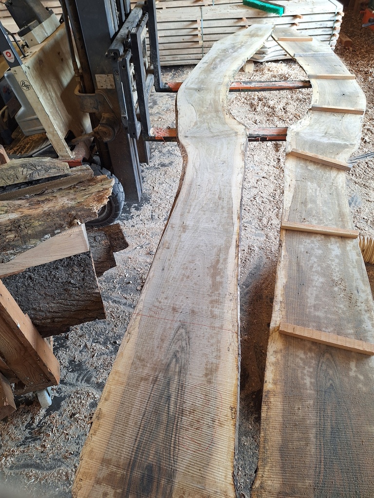 Plateau Noyer 18 x 310-370 x 4000 mm de la boule 956A - 2