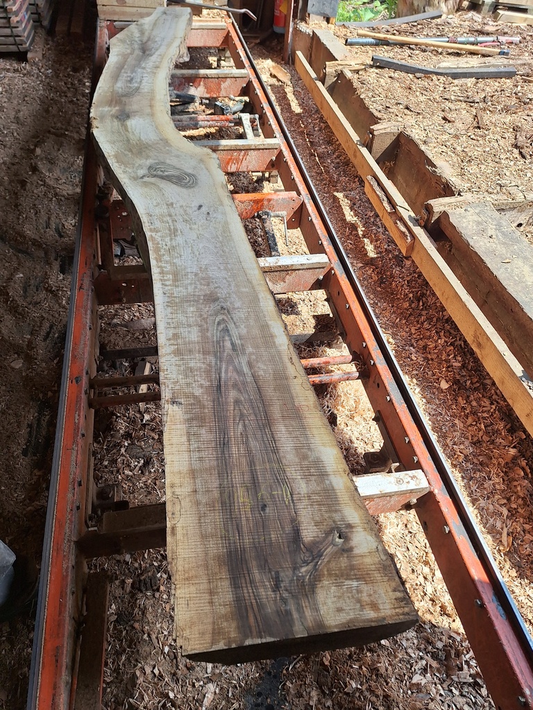 Plateau Noyer 18 x 300-400 x 4000 mm de la boule 956A - 4