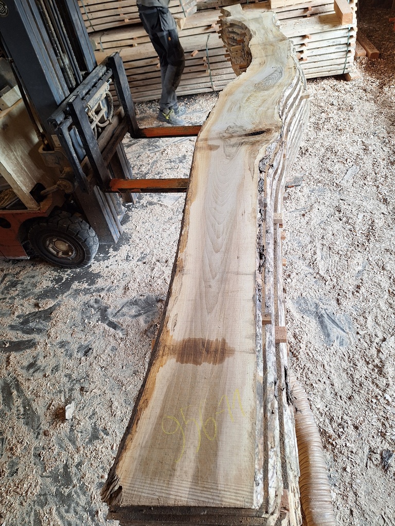 Plateau Noyer 18 x 180-350 x 4000 mm de la boule 956A - 11