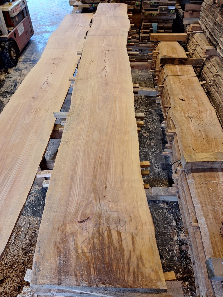 Plateau Hêtre 43 x 440-490 x 4000 mm de la boule 967 - 4