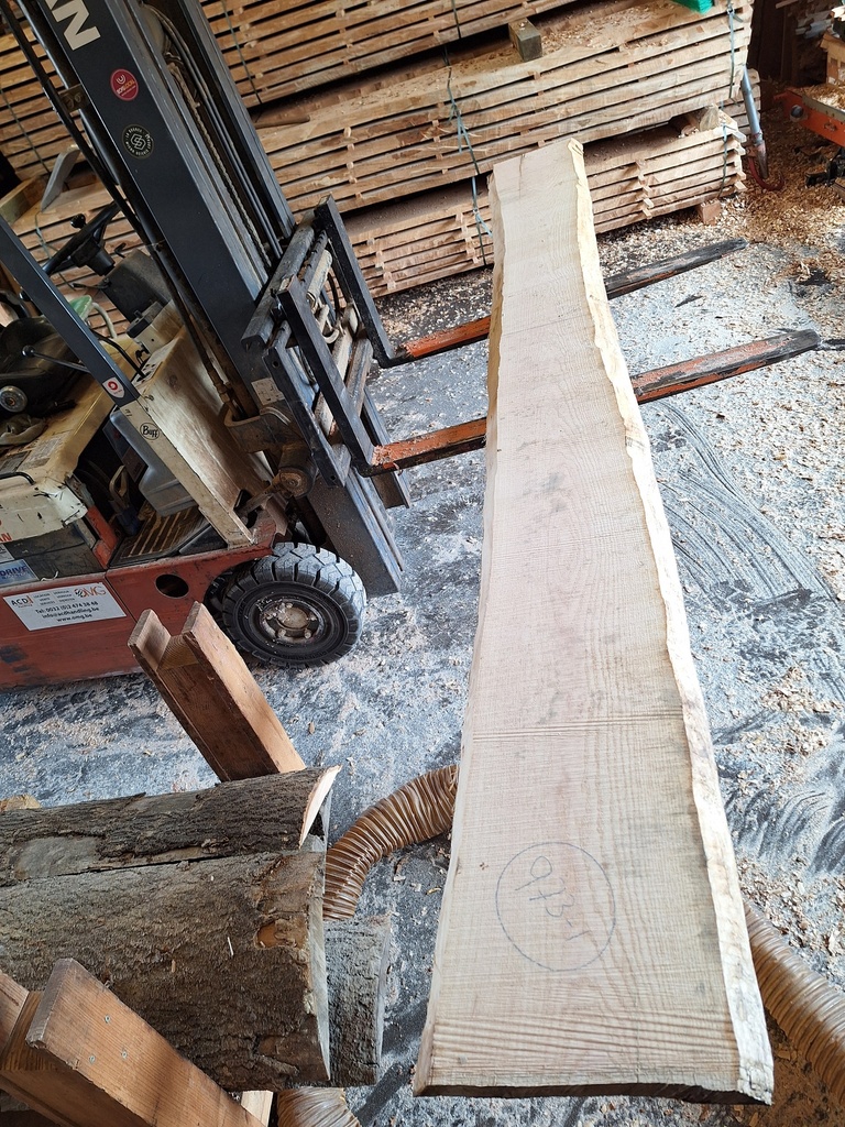 Plateau Frêne 43 x 260-350 x 3770 mm de la boule 973 - 1