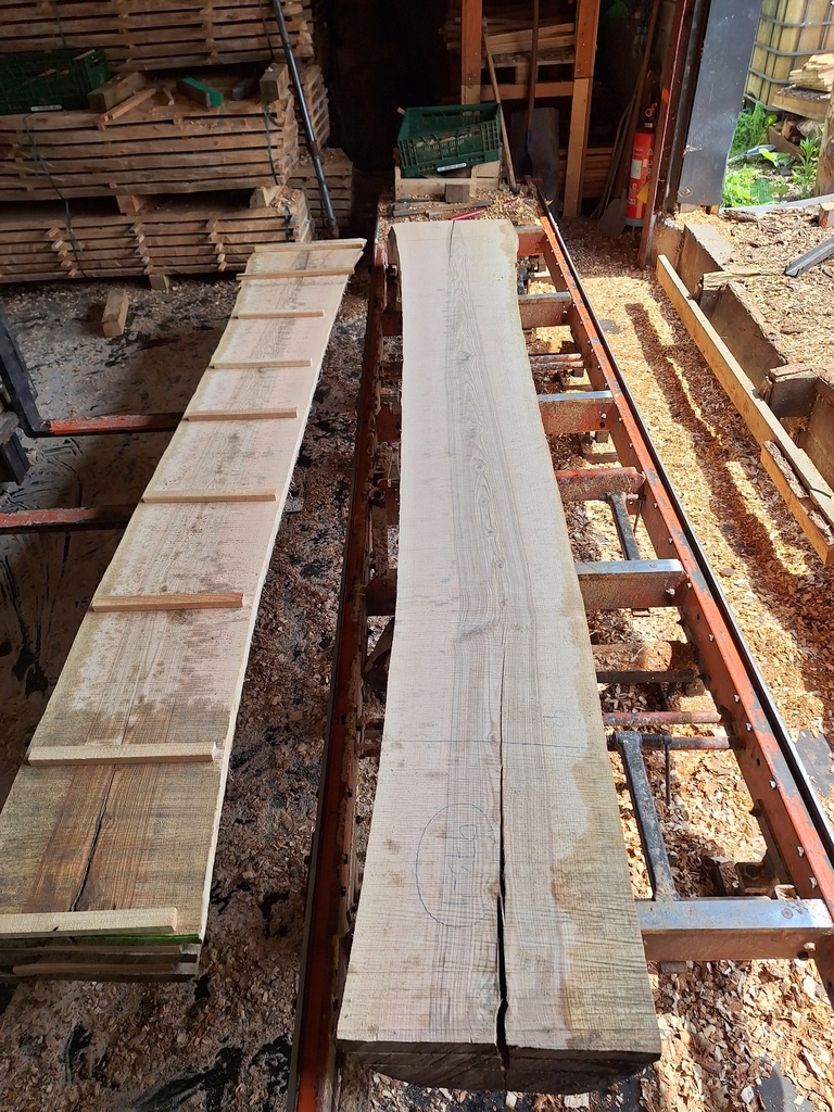 Plateau Frêne 43 x 430-580 x 3770 mm de la boule 973 - 4