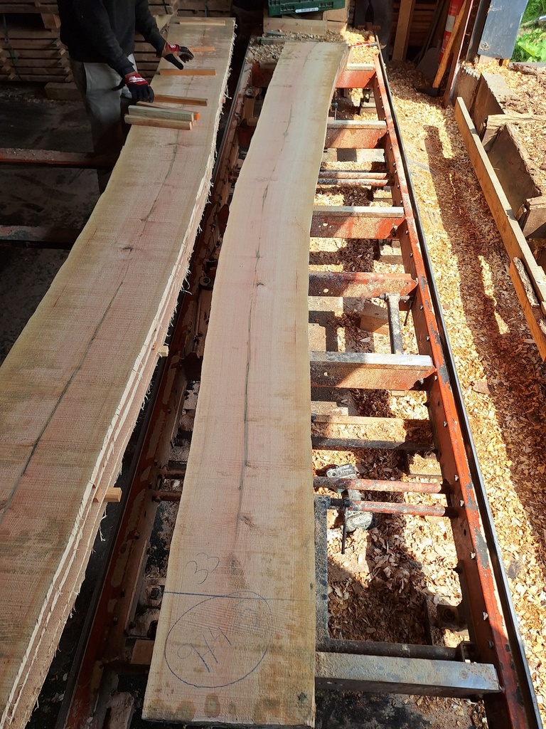 Plateau Frêne 28 x 330-400 x 4070 mm de la boule 974 - 5