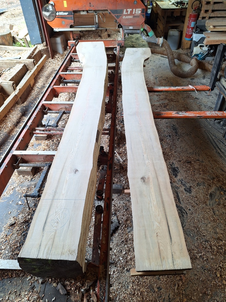 Plateau Frêne 28 x 280-410 x 3950 mm de la boule 984 - 3