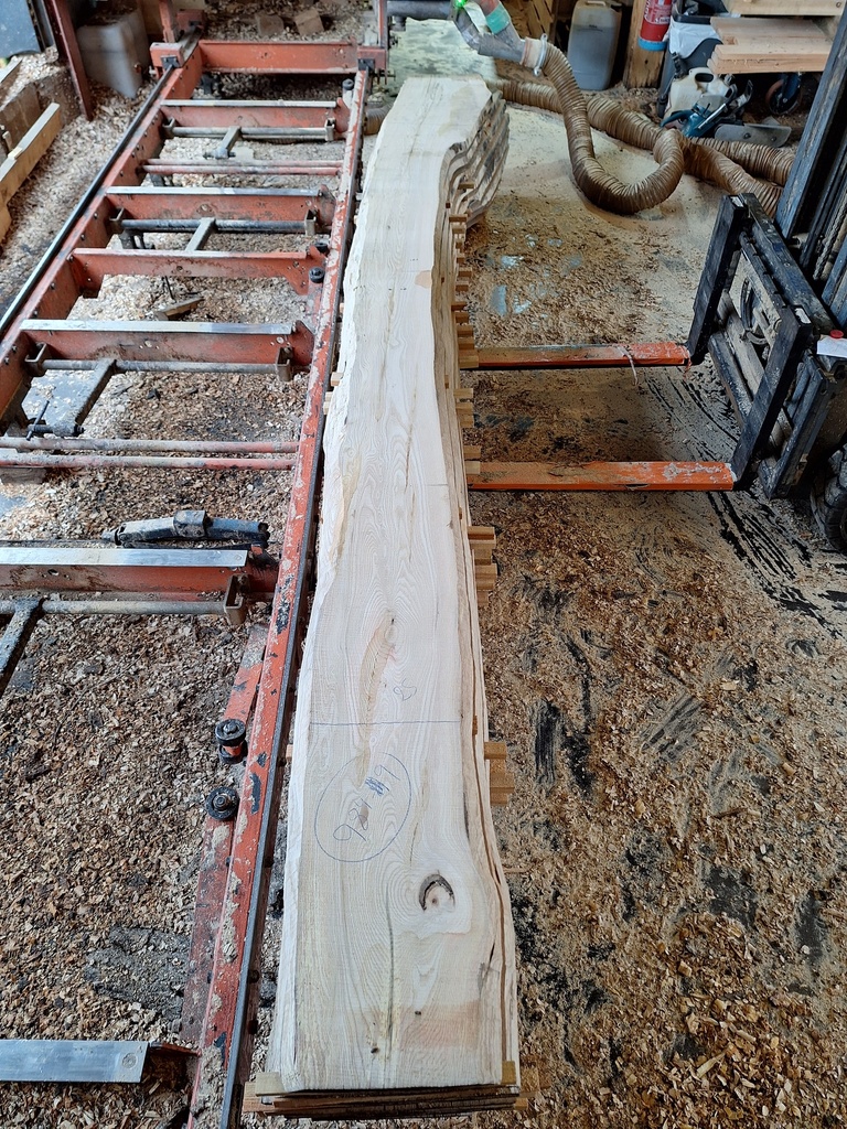 Plateau Frêne 28 x 250-350 x 3950 mm de la boule 984 - 9