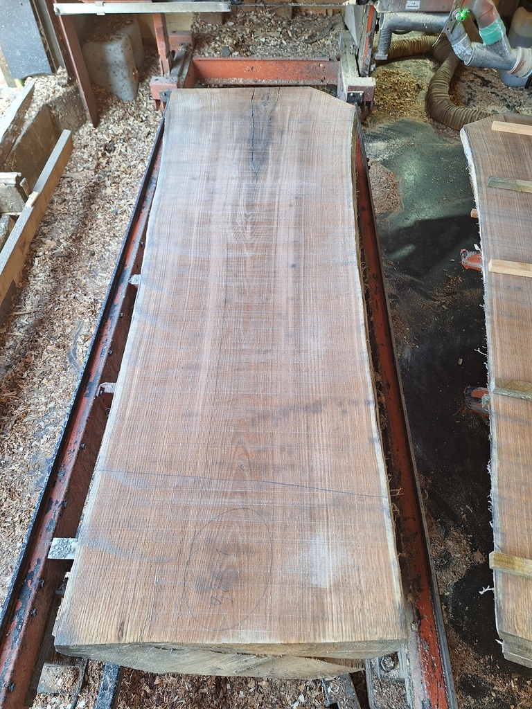 Plateau Chêne Rouge 53 x 600-710 x 2060 mm de la boule 987 - 4