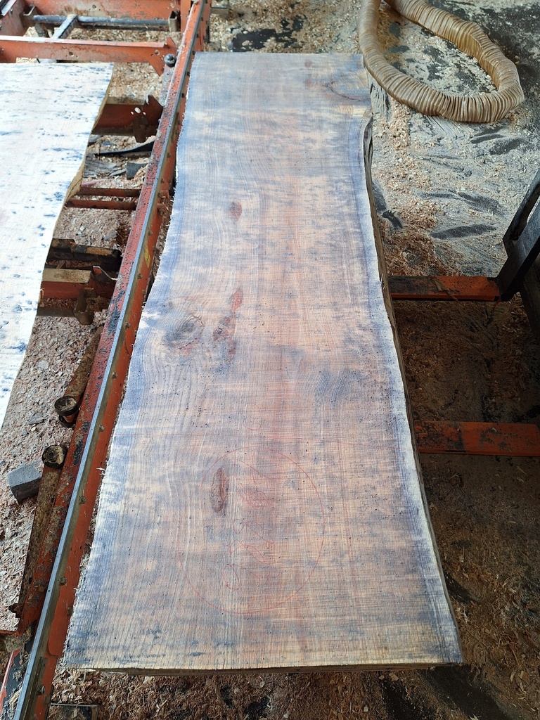 Plateau Chêne Rouge 53 x 600-630 x 1980 mm de la boule 988 - 7