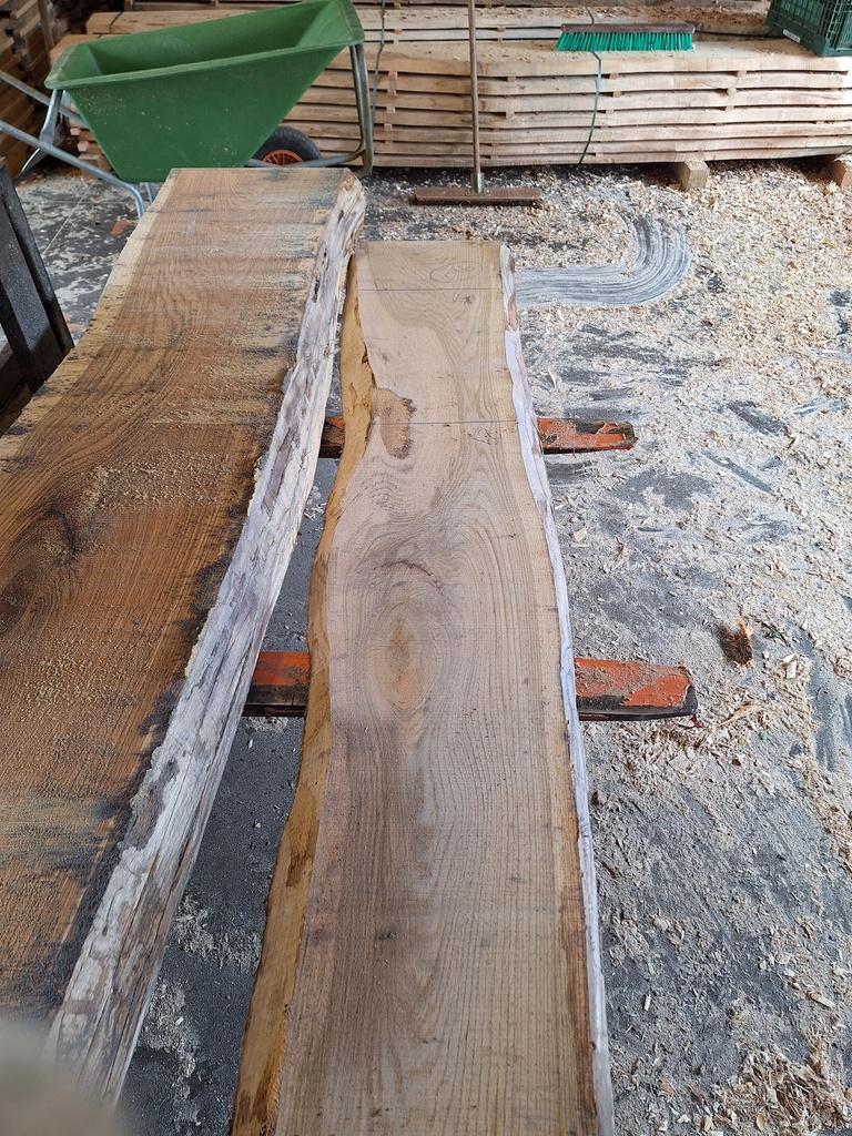 Plateau Chêne Rouge 43 x 290-350 x 1980 mm de la boule 990 - 1