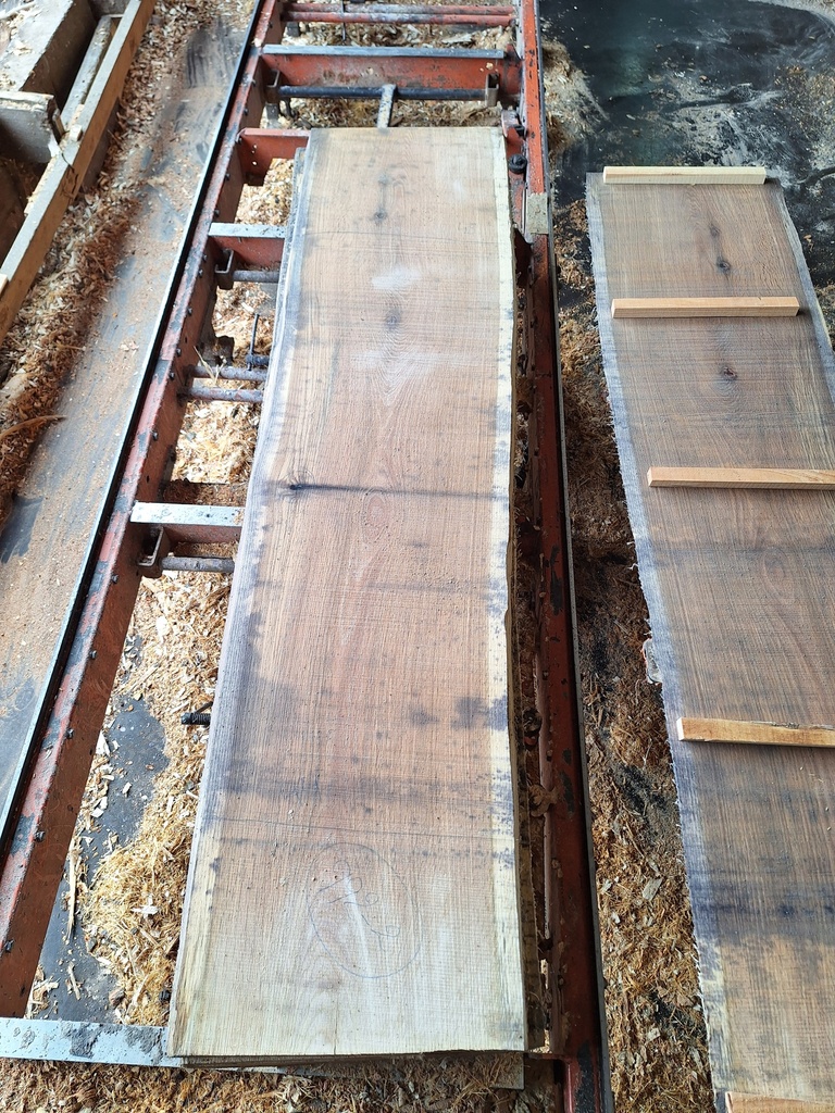 Plateau Chêne Rouge 43 x 440-480 x 1980 mm de la boule 992 - 2