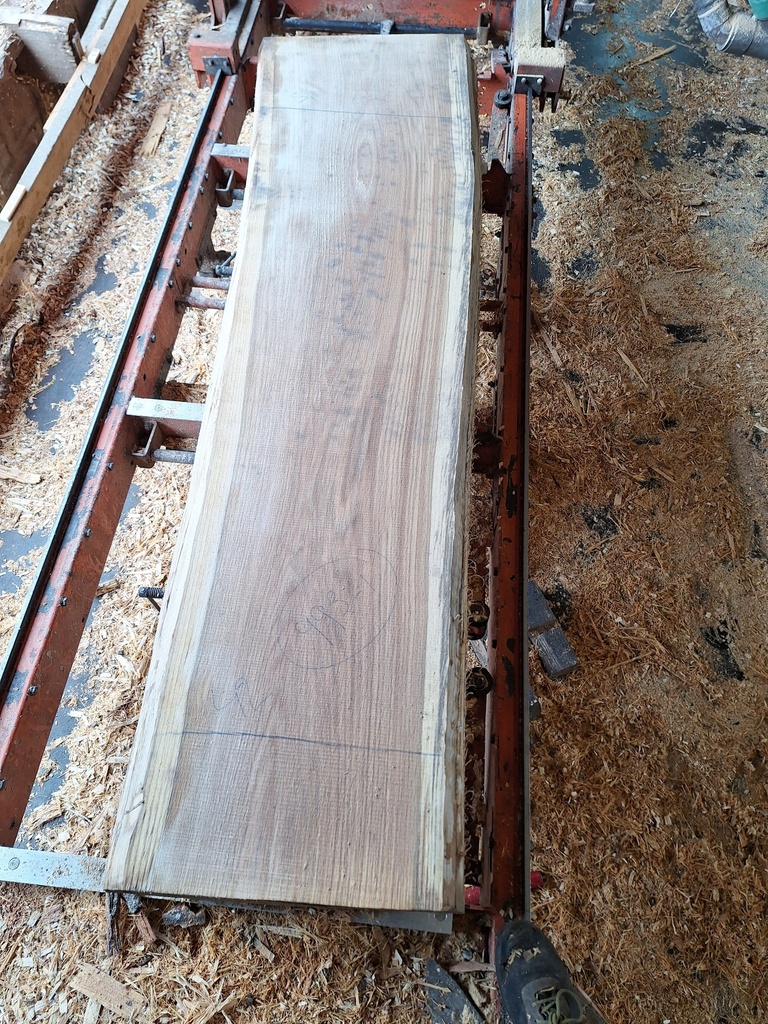 Plateau Chêne Rouge 43 x 420-510 x 2000 mm de la boule 993 - 1