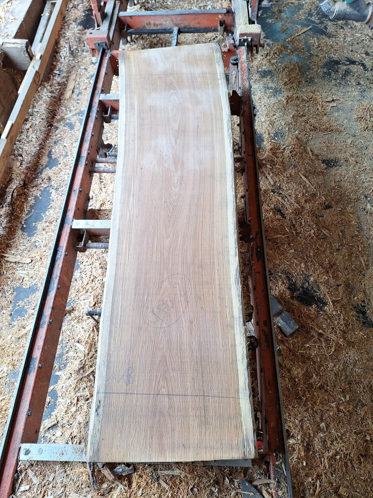 Plateau Chêne Rouge 43 x 480-560 x 2000 mm de la boule 993 - 2