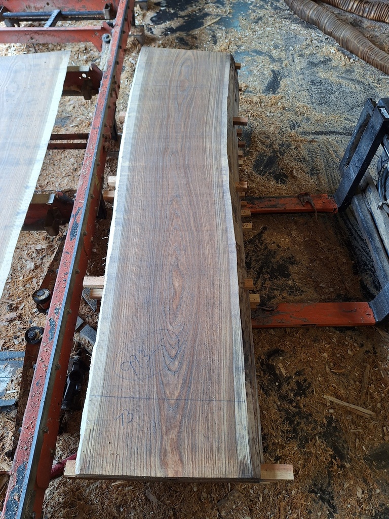 Plateau Chêne Rouge 43 x 430-470 x 2000 mm de la boule 993 - 6