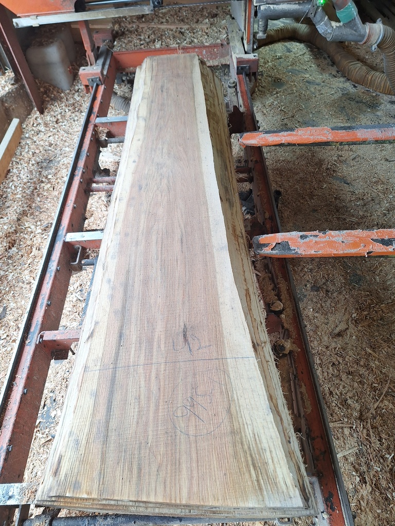 Plateau Chêne Rouge 43 x 280-420 x 2020 mm de la boule 995 - 1